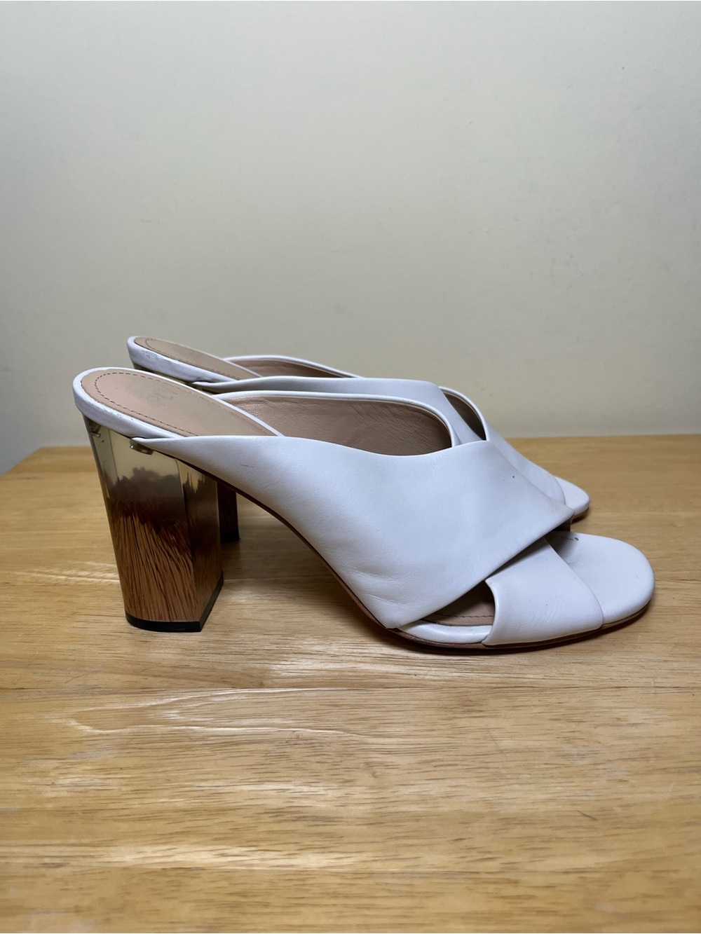Pour La Victoire PVL Harley White Leather Crisscross Mule Resin Heels Size 8 - Picture 2 of 7
